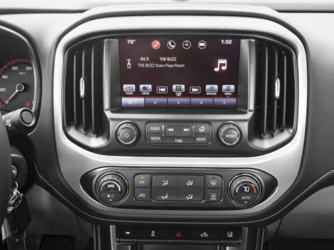 More photos of 2017 GMC Canyon 4WD SLE at Pat Clemons Inc., IA