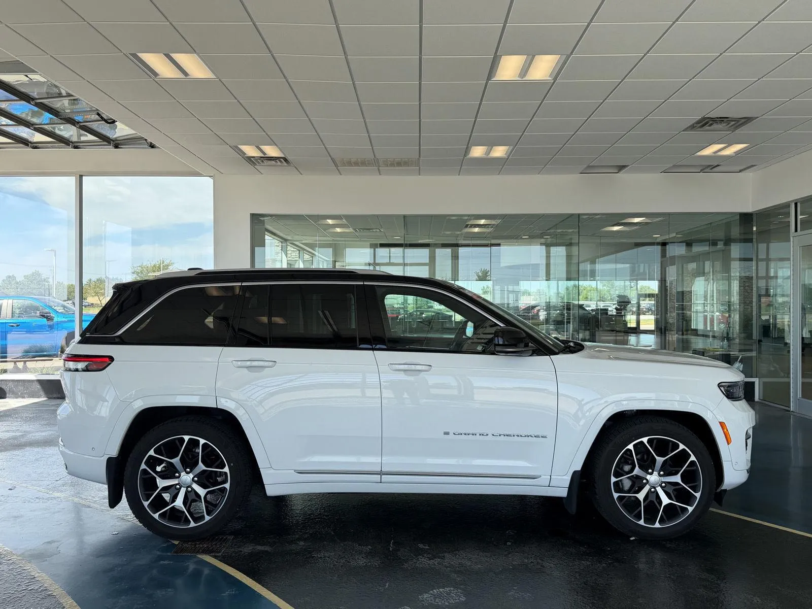 Jeep Grand Cherokee photo 8