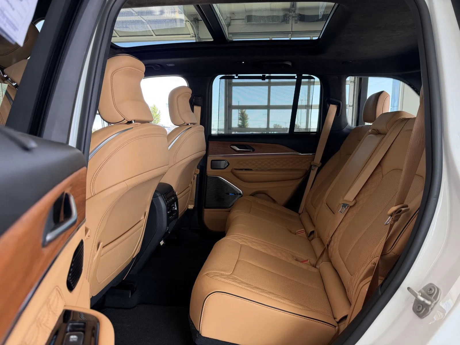 Jeep Grand Cherokee photo 12