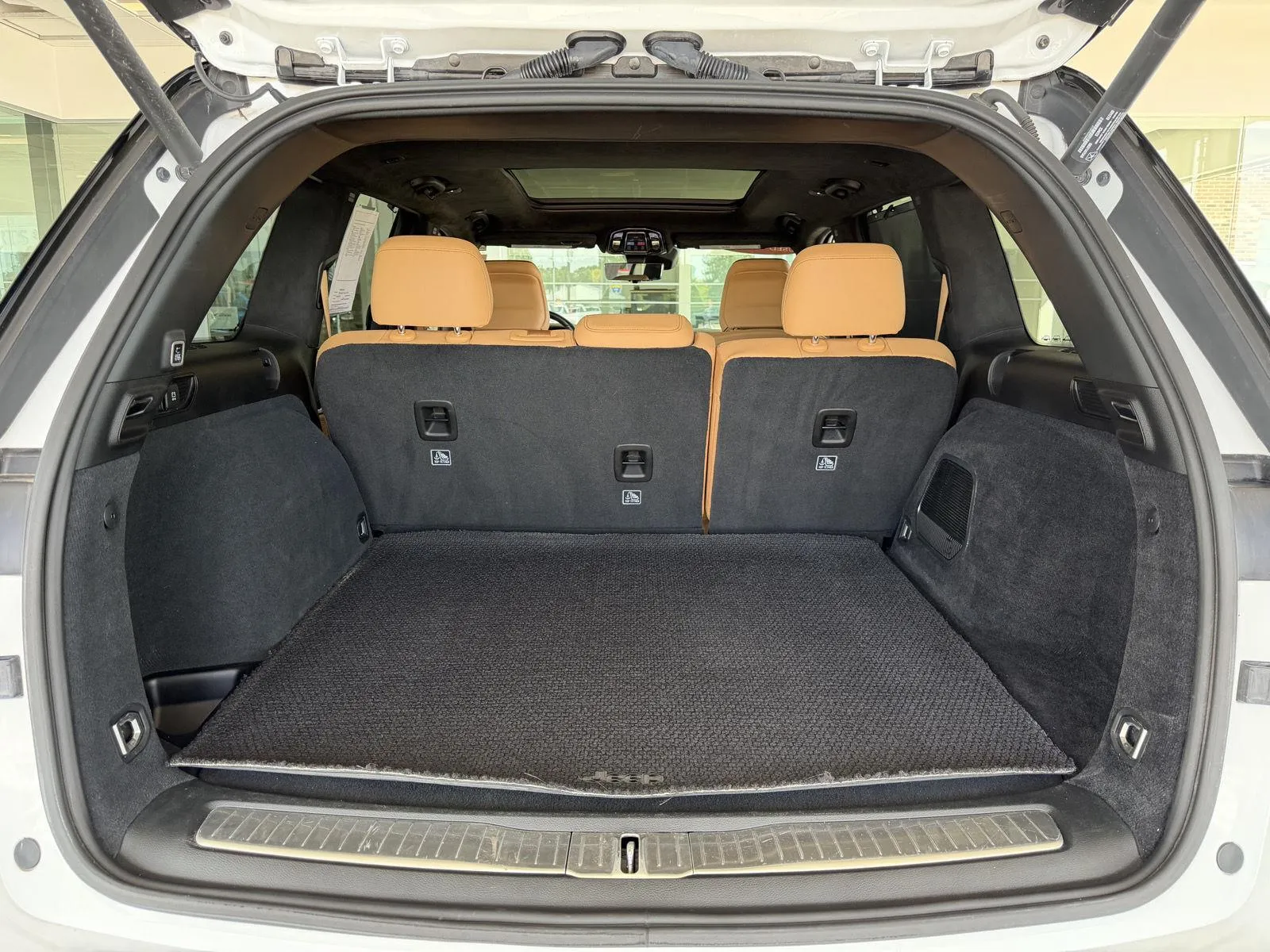Jeep Grand Cherokee photo 14