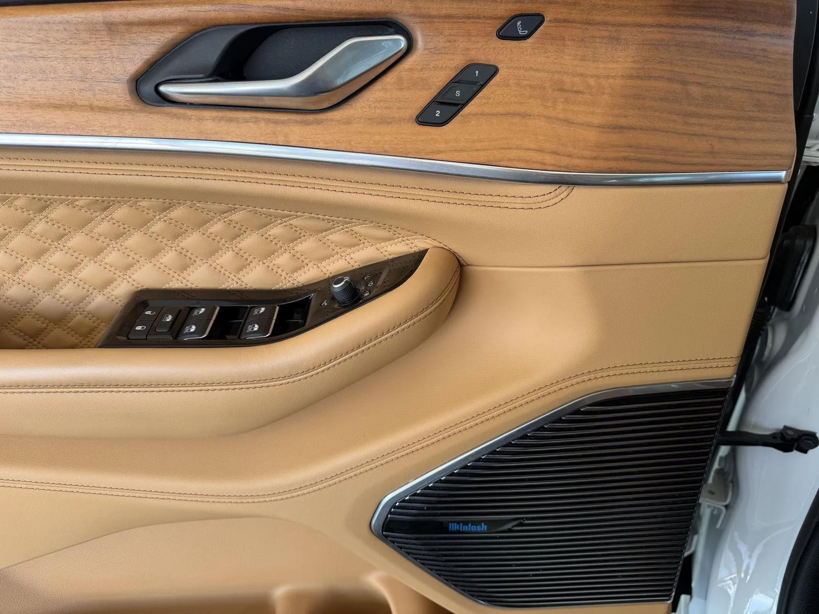 Jeep Grand Cherokee photo 26