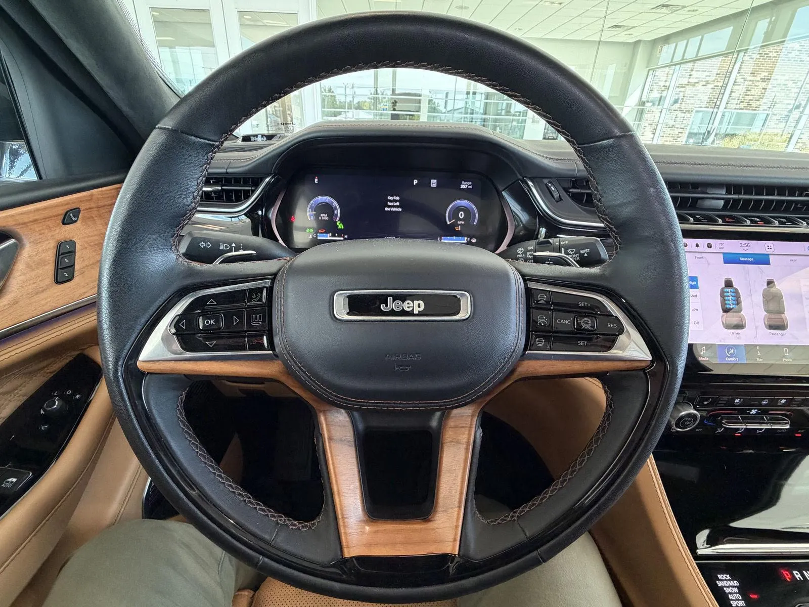 Jeep Grand Cherokee photo 22