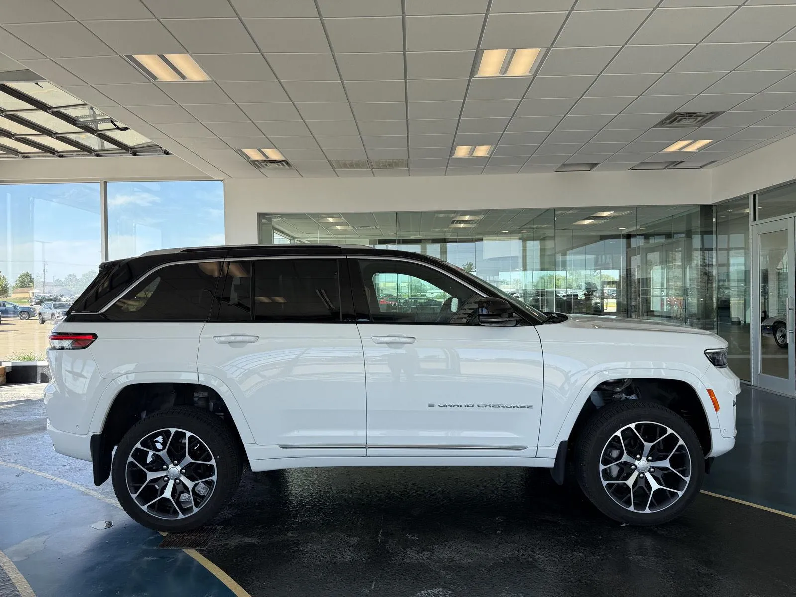 Jeep Grand Cherokee photo 29