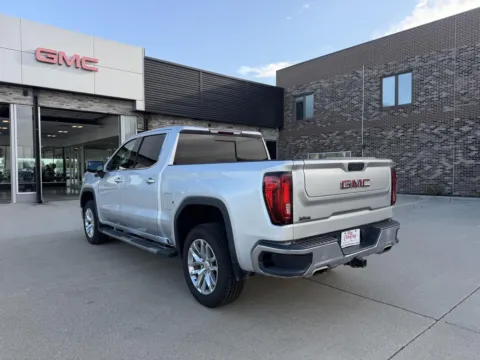More photos of 2020 GMC Sierra 1500 SLT at Pat Clemons Inc., IA