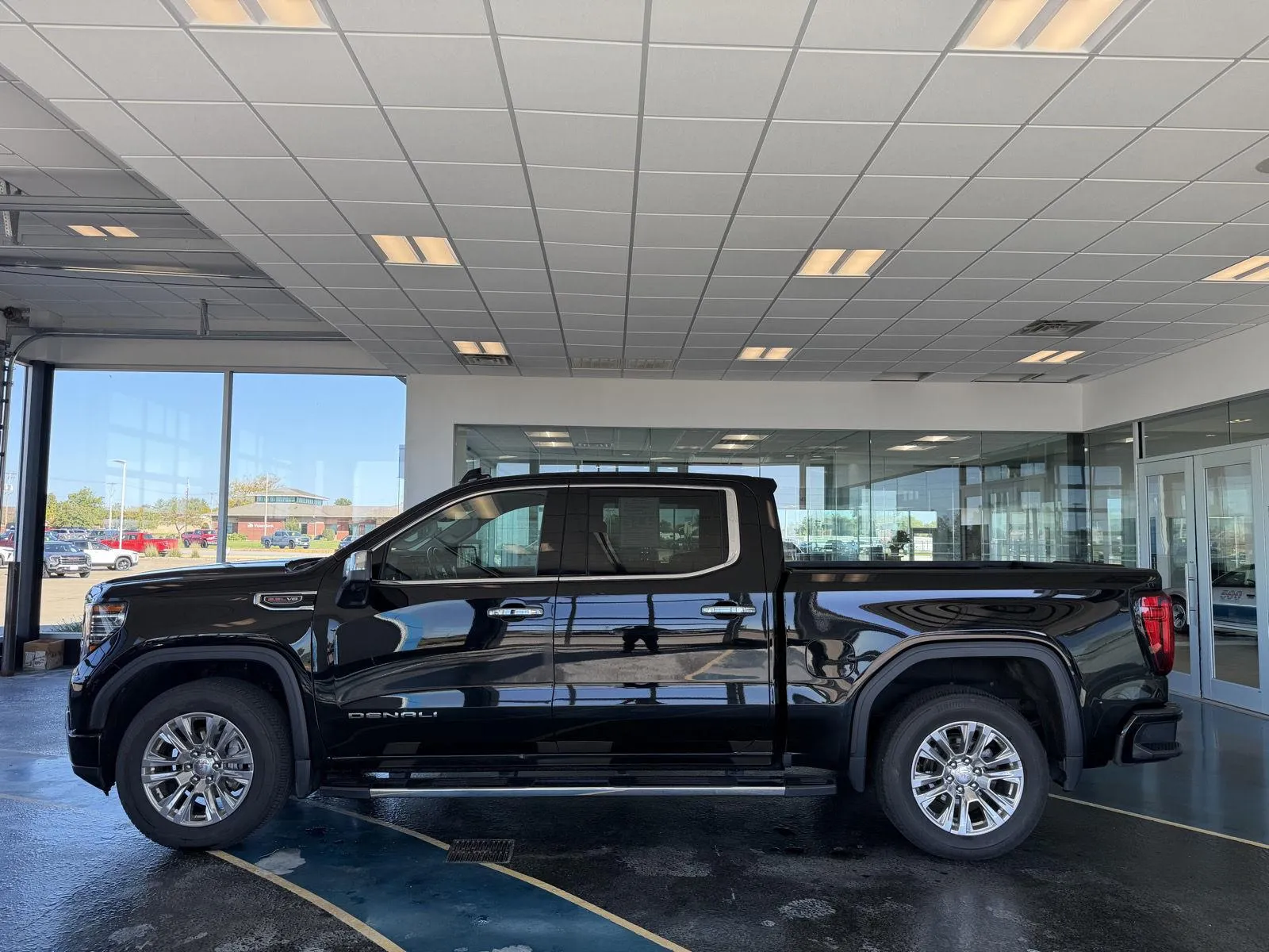 2023 GMC Sierra 1500 Denali photo 2