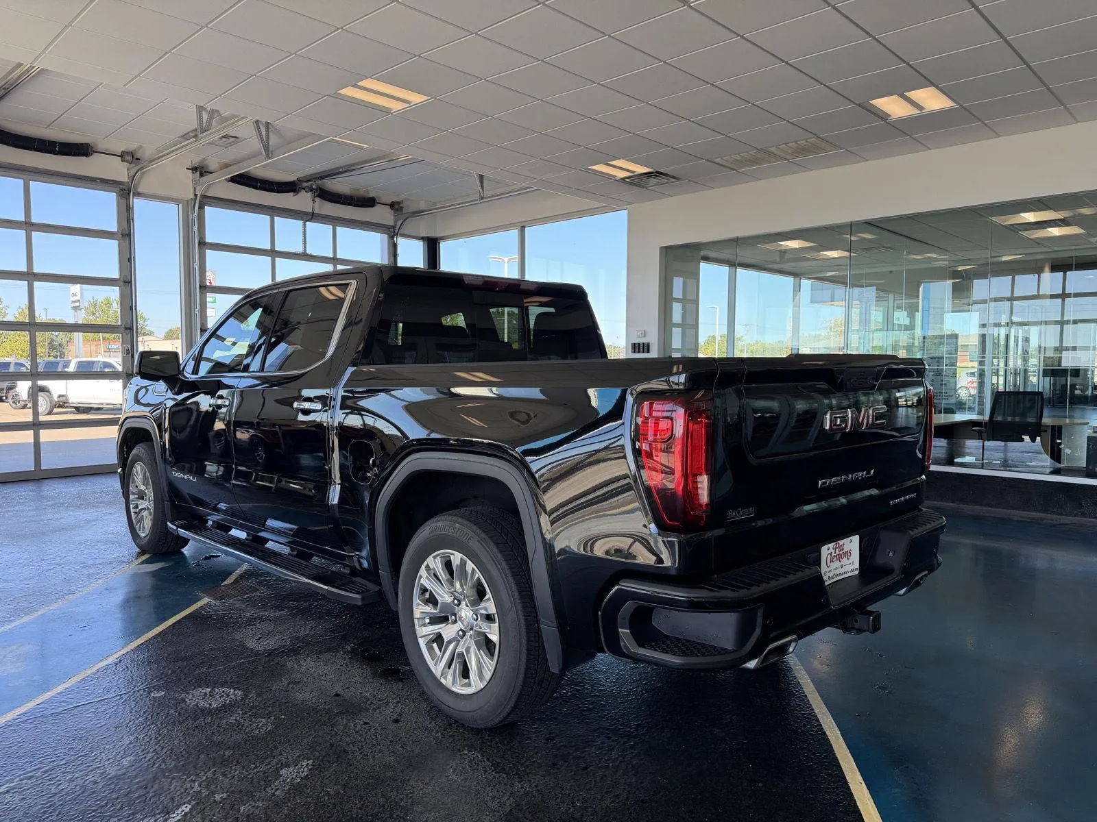 2023 GMC Sierra 1500 Denali photo 3