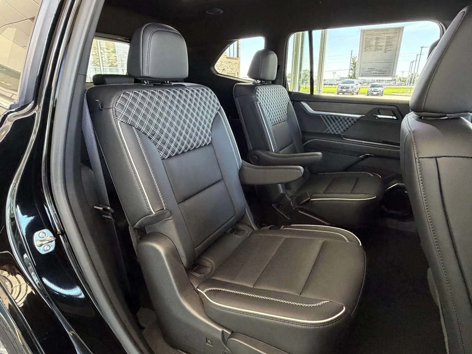 GMC Acadia photo 13