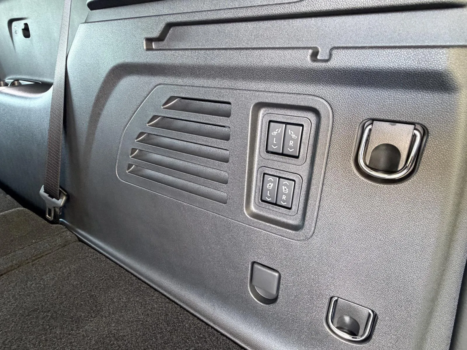 GMC Acadia photo 16