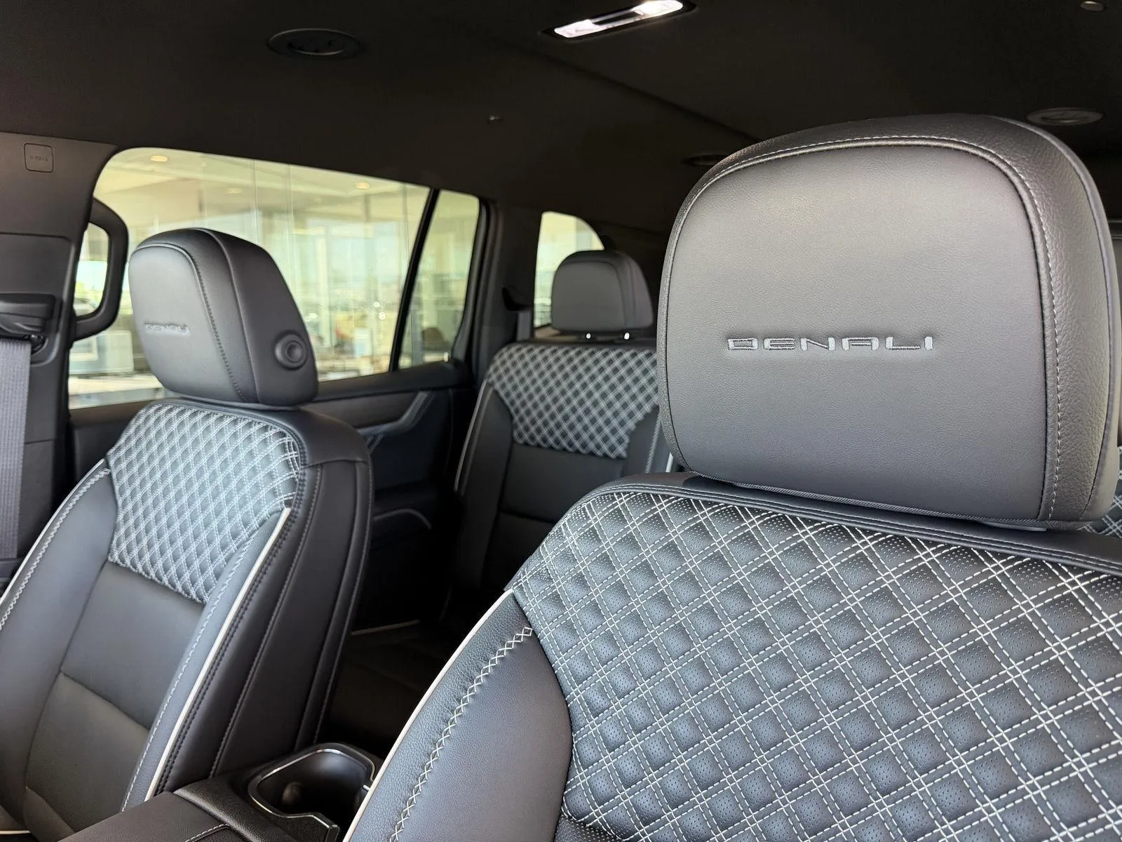 GMC Acadia photo 22