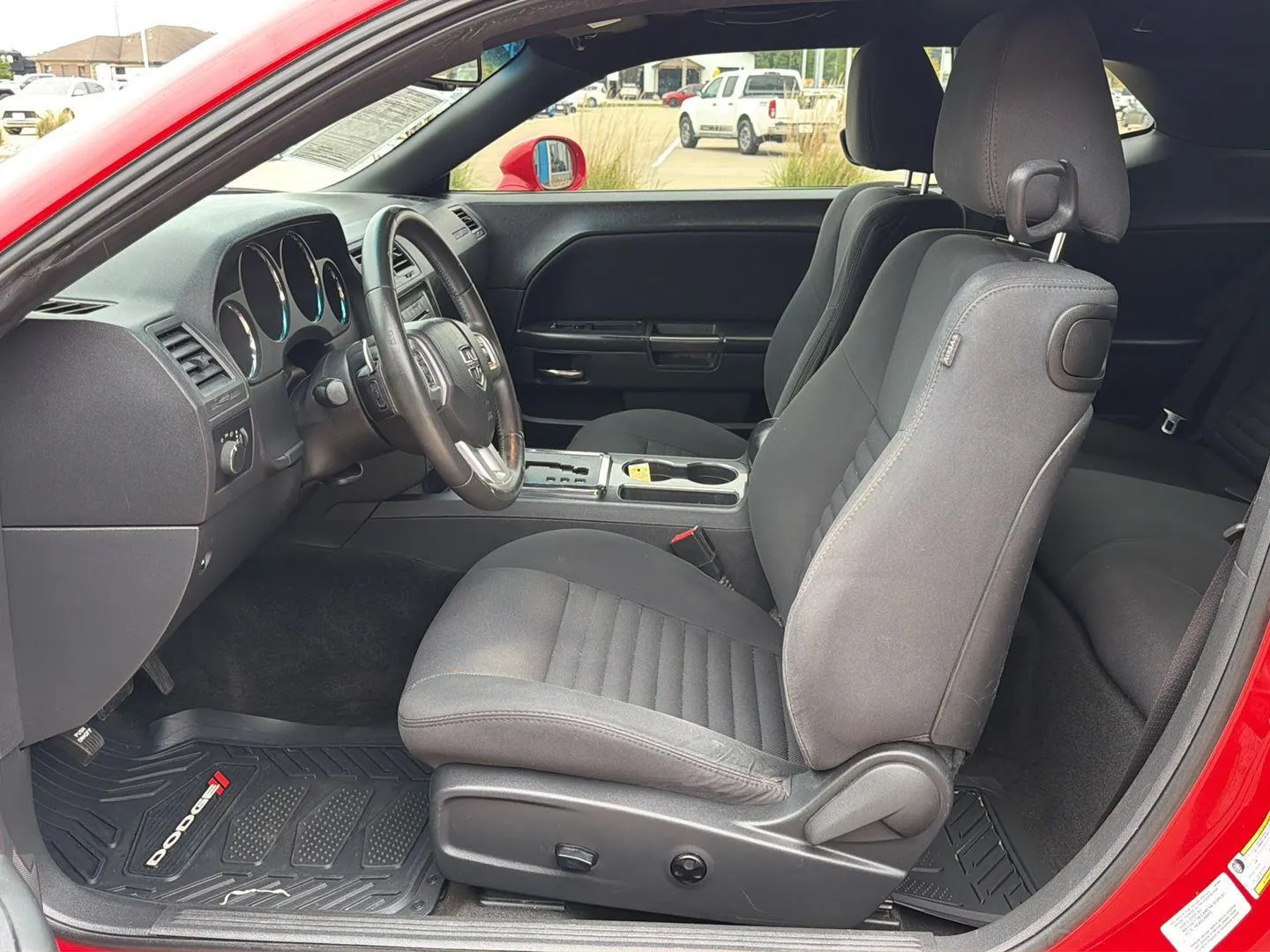Dodge Challenger photo 9