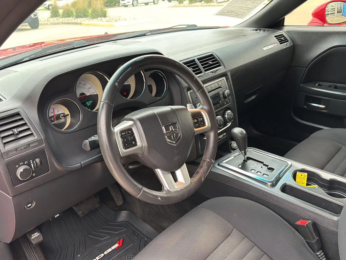 Dodge Challenger photo 10