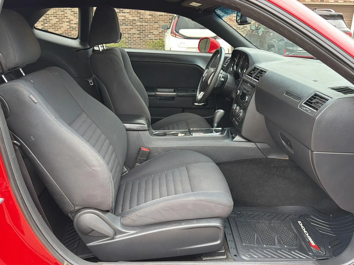 Dodge Challenger photo 12