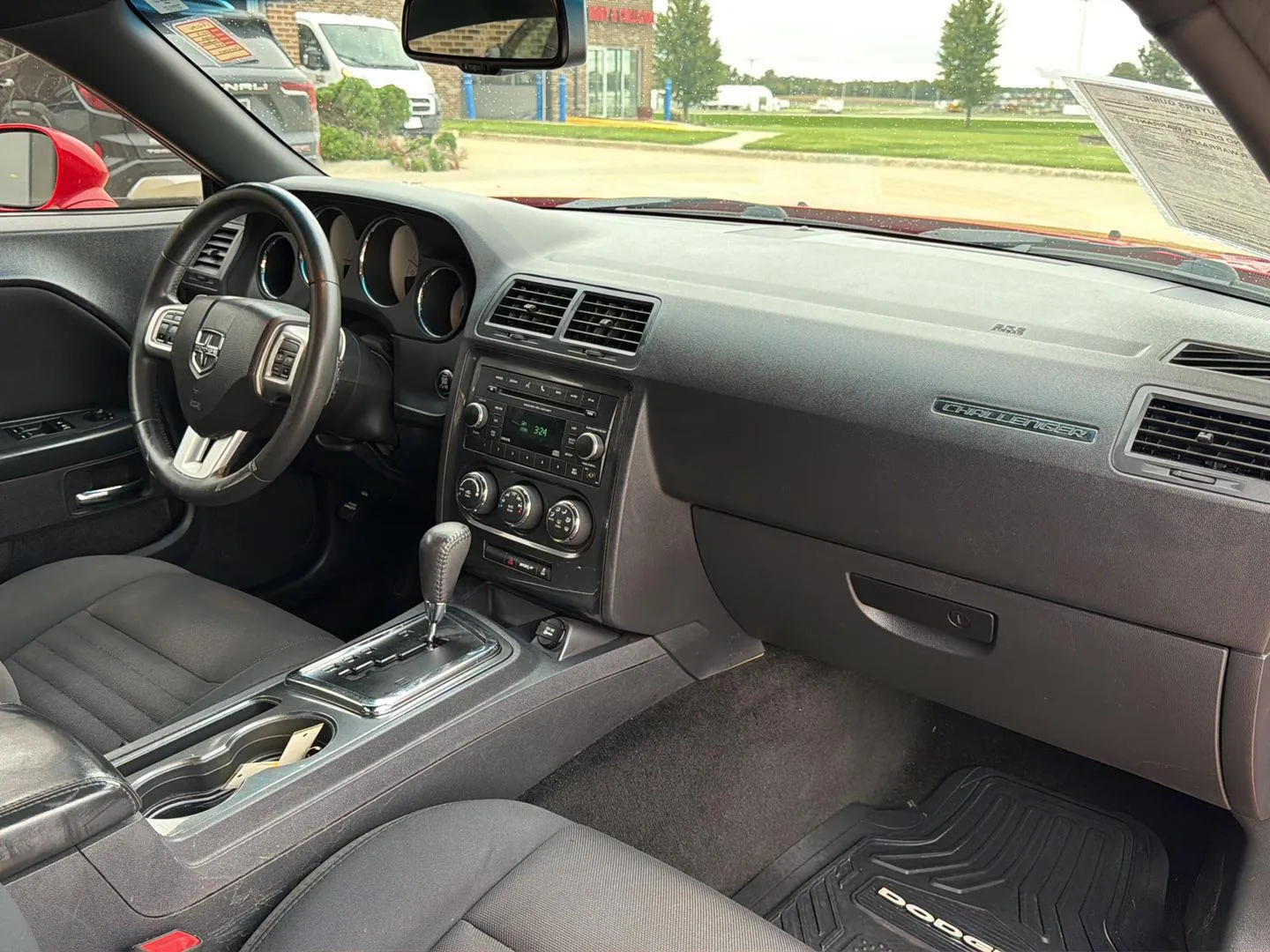Dodge Challenger photo 13