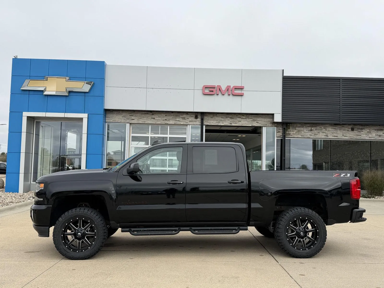 2018 Chevrolet Silverado 1500 LTZ photo 2