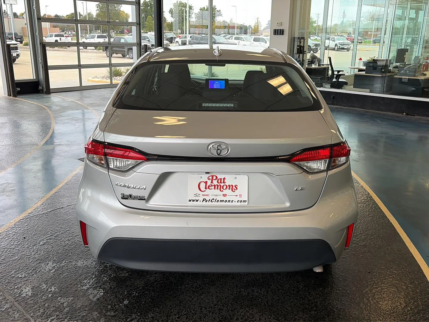 2025 Toyota Corolla LE photo 4