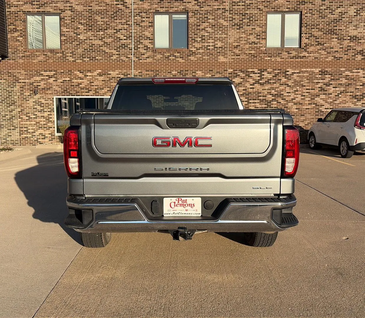2021 GMC Sierra 1500 SLE photo 4