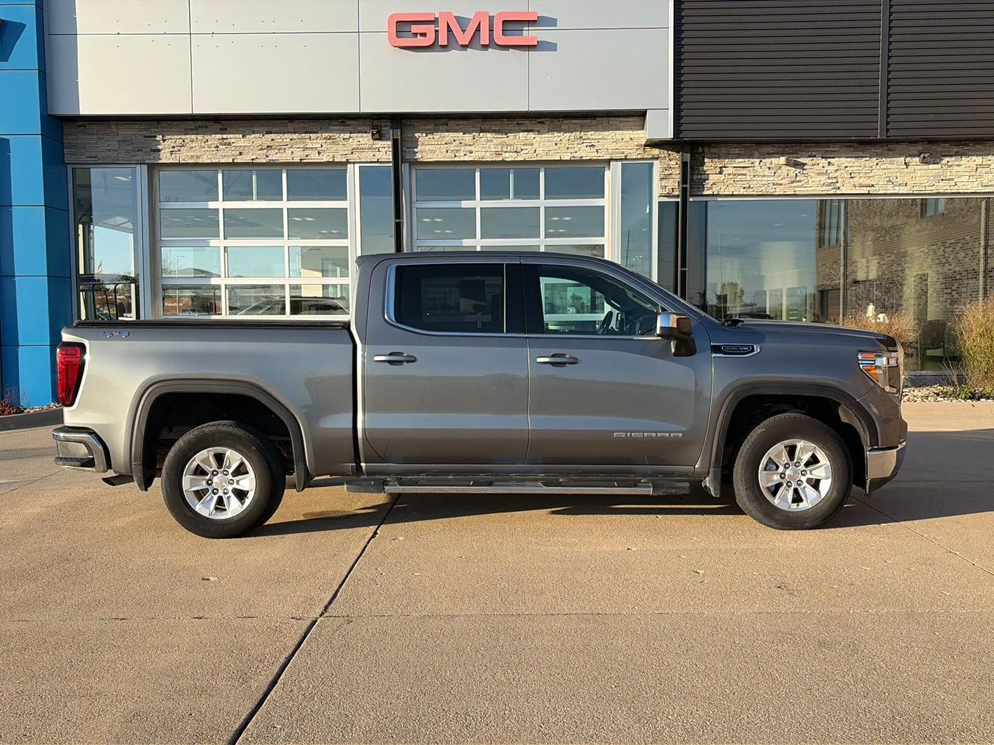 2021 GMC Sierra 1500 SLE photo 6