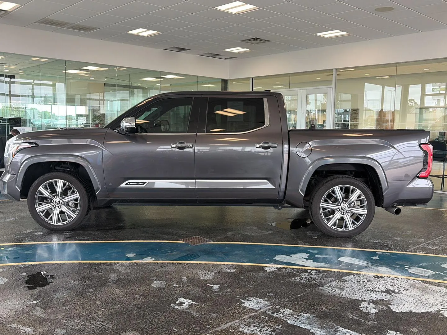 2022 Toyota Tundra Capstone HV photo 2