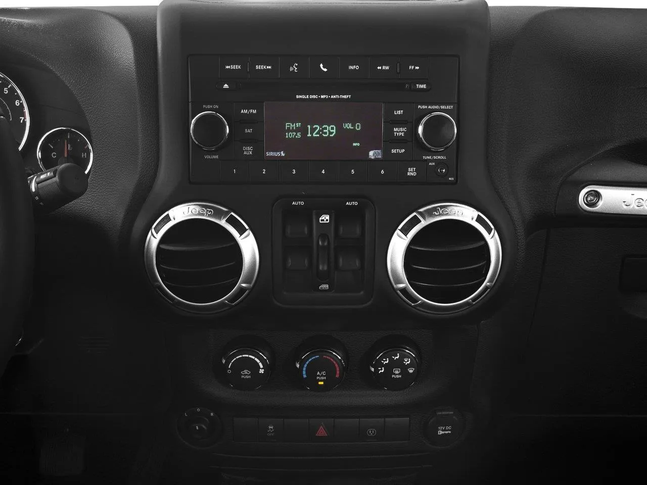 2016 Jeep Wrangler Unlimited Sahara photo 5