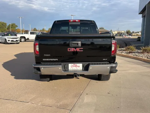 More photos of 2018 GMC Sierra 1500 SLT at Pat Clemons Inc., IA