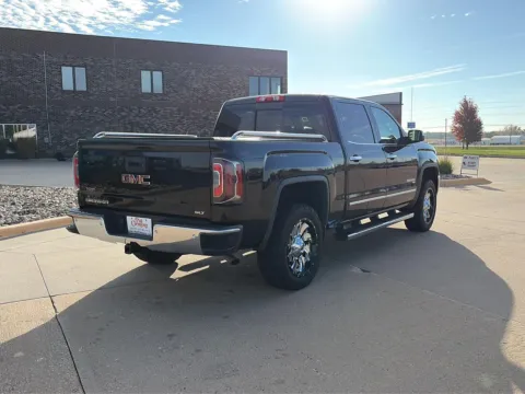 More photos of 2018 GMC Sierra 1500 SLT at Pat Clemons Inc., IA
