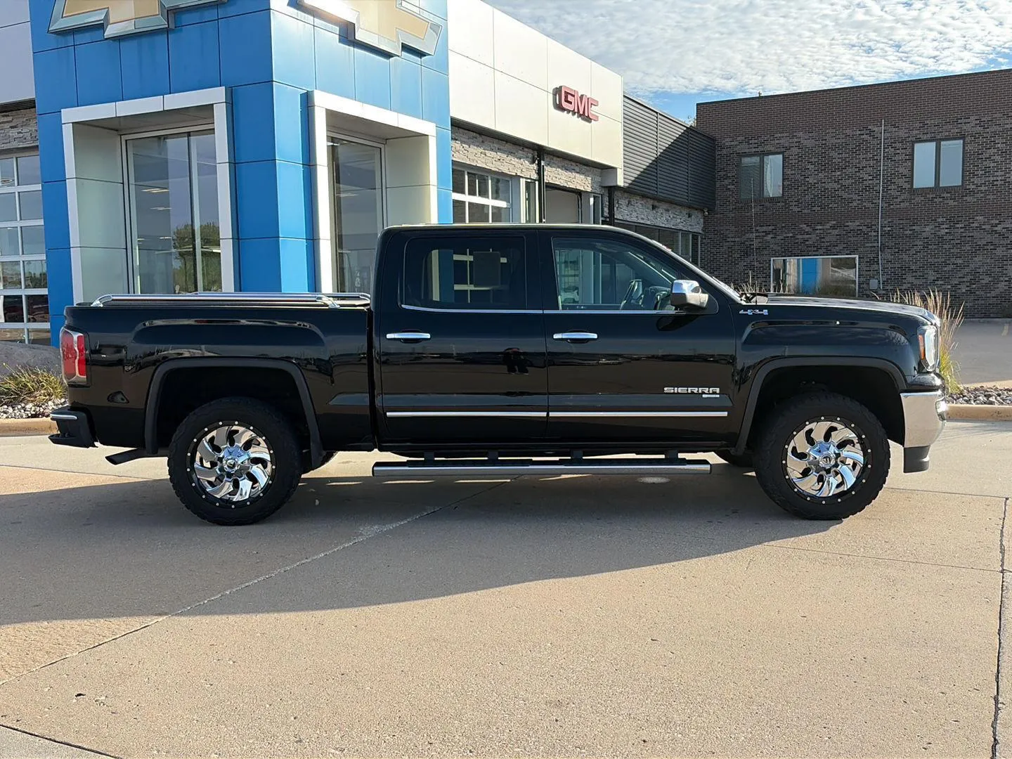 2018 GMC Sierra 1500 SLT photo 6