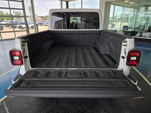 More photos of 2023 Jeep Gladiator High Altitude at Pat Clemons Inc., IA