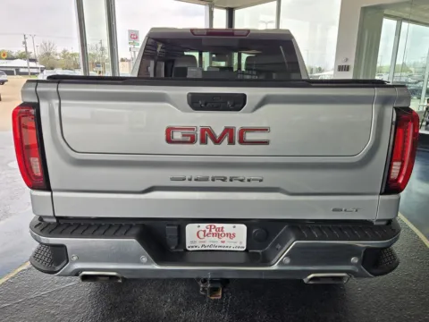More photos of 2022 GMC Sierra 1500 SLT at Pat Clemons Inc., IA