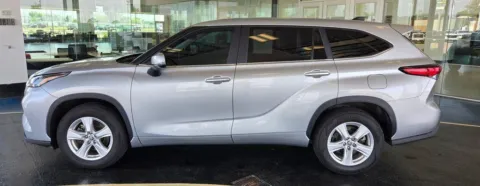 Photos of 2023 Toyota Highlander Platinum for sale in Boone, IA at Pat Clemons Inc.