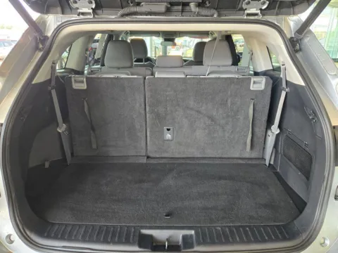 More photos of 2023 Toyota Highlander Platinum at Pat Clemons Inc., IA