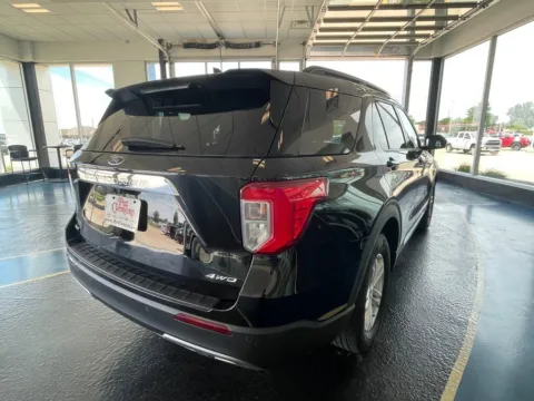 More photos of 2022 Ford Explorer XLT at Pat Clemons Inc., IA