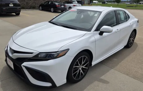 White 2024 Toyota Camry SE for sale in Boone, IA