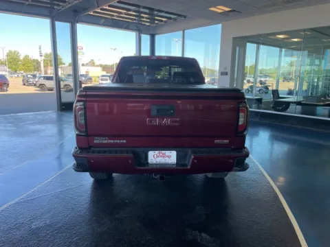 More photos of 2017 GMC Sierra 1500 SLT at Pat Clemons Inc., IA