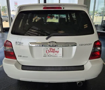 More photos of 2006 Toyota Highlander Sport w/3rd Row at Pat Clemons Inc., IA