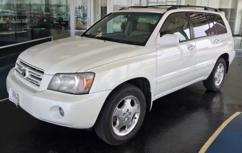 White 2006 Toyota Highlander Sport w/3rd Row for sale in Boone, IA