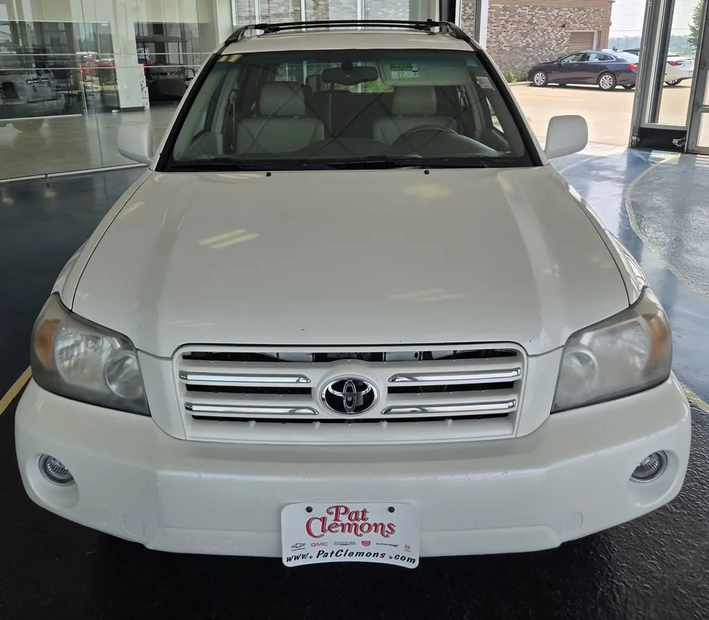 Photos of 2006 Toyota Highlander Sport w/3rd Row for sale in Boone, IA at Pat Clemons Inc.