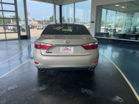 More photos of 2015 Lexus ES 350 at Pat Clemons Inc., IA