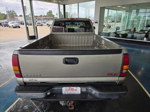 More photos of 2001 GMC Sierra 2500HD SLE at Pat Clemons Inc., IA