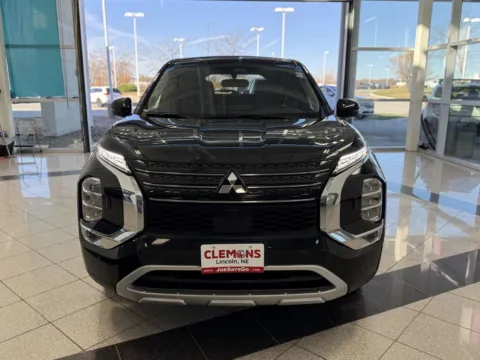 More photos of 2024 MITSUBISHI OUTLANDER SE/BL at Clemons Mitsubishi, NE