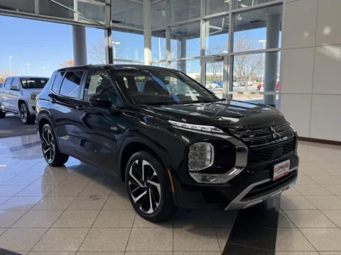 Photos of 2024 MITSUBISHI OUTLANDER SE/BL for sale in Lincoln, NE at Clemons Mitsubishi