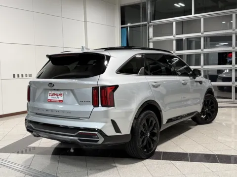 More photos of 2021 Kia Sorento SX at Clemons Mitsubishi, NE
