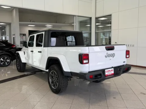 Another view of 2023 Jeep Gladiator Overland for sale in Lincoln, NE at Clemons Mitsubishi