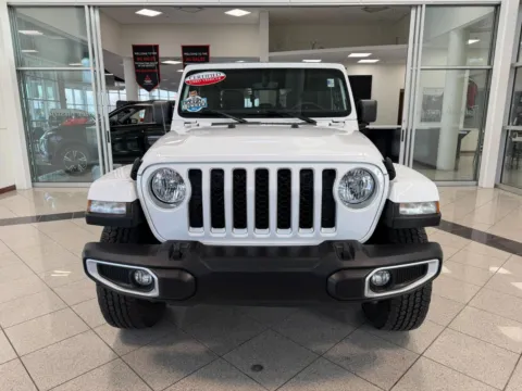 More photos of 2023 Jeep Gladiator Overland at Clemons Mitsubishi, NE