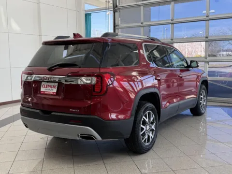 More photos of 2022 GMC Acadia SLE at Clemons Mitsubishi, NE