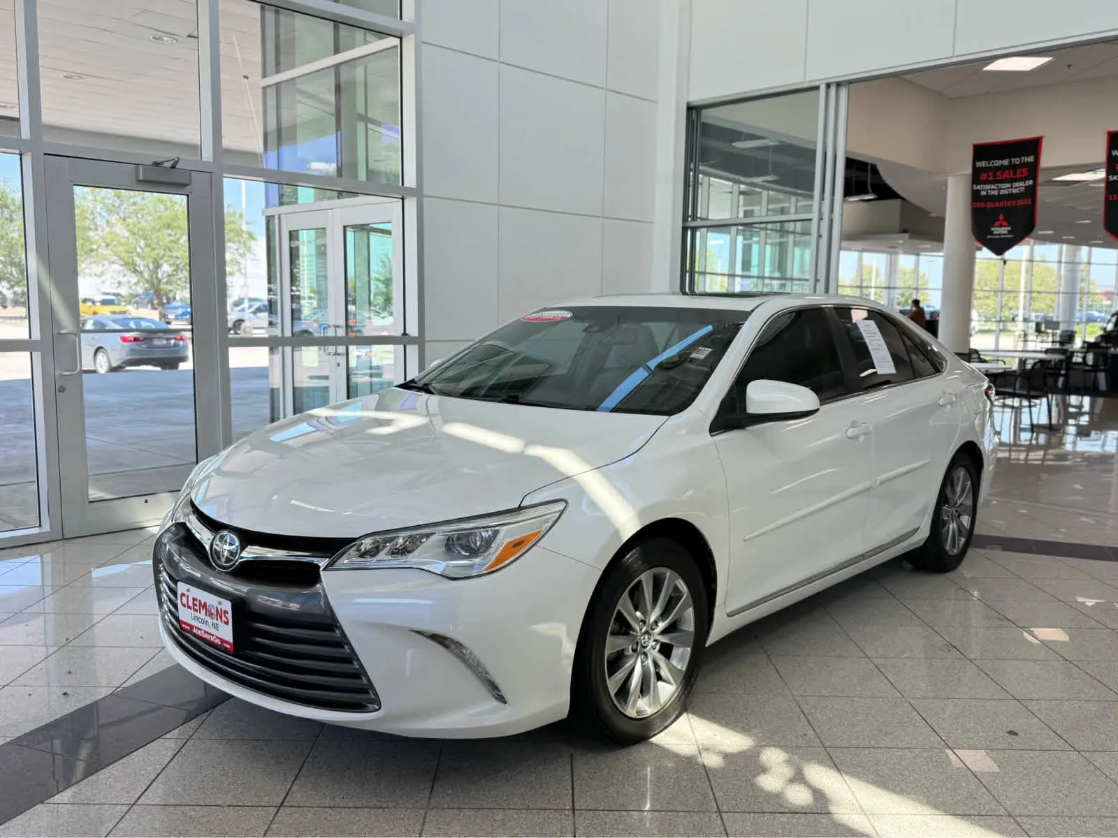 White 2017 Toyota Camry XLE V6 for sale in Lincoln, NE