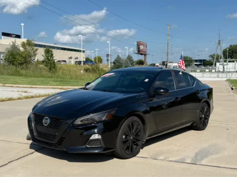 Black 2021 Nissan Altima 2.5 SR for sale in Lincoln, NE