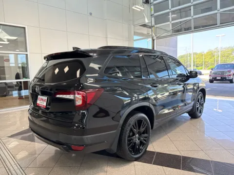 More photos of 2021 Honda Pilot Black Edition at Clemons Mitsubishi, NE