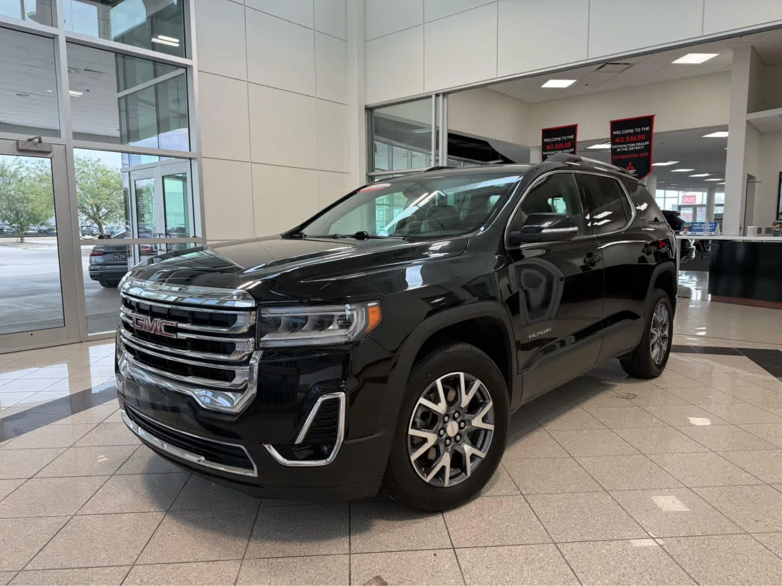 Black 2023 GMC Acadia SLT for sale in Lincoln, NE