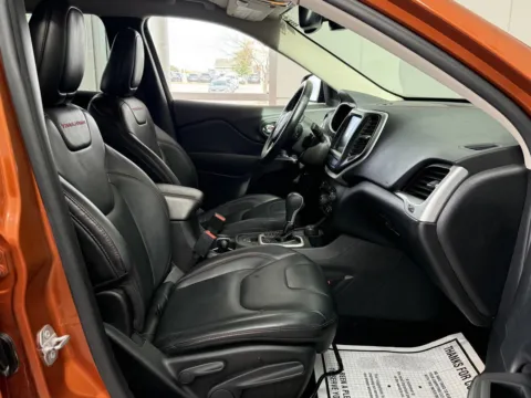 More photos of 2016 Jeep Cherokee Trailhawk at Clemons Mitsubishi, NE