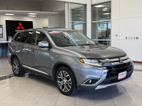 Photos of 2017 Mitsubishi Outlander SE for sale in Lincoln, NE at Clemons Mitsubishi